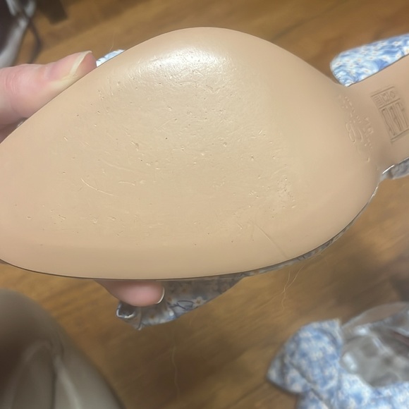 Block heels with an adorable bow 💕 Blue with daisy flowers worn once - Picture 3 of 5